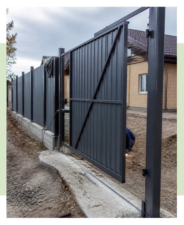 Профессиональная установка забора с воротами под ключ в Рязани